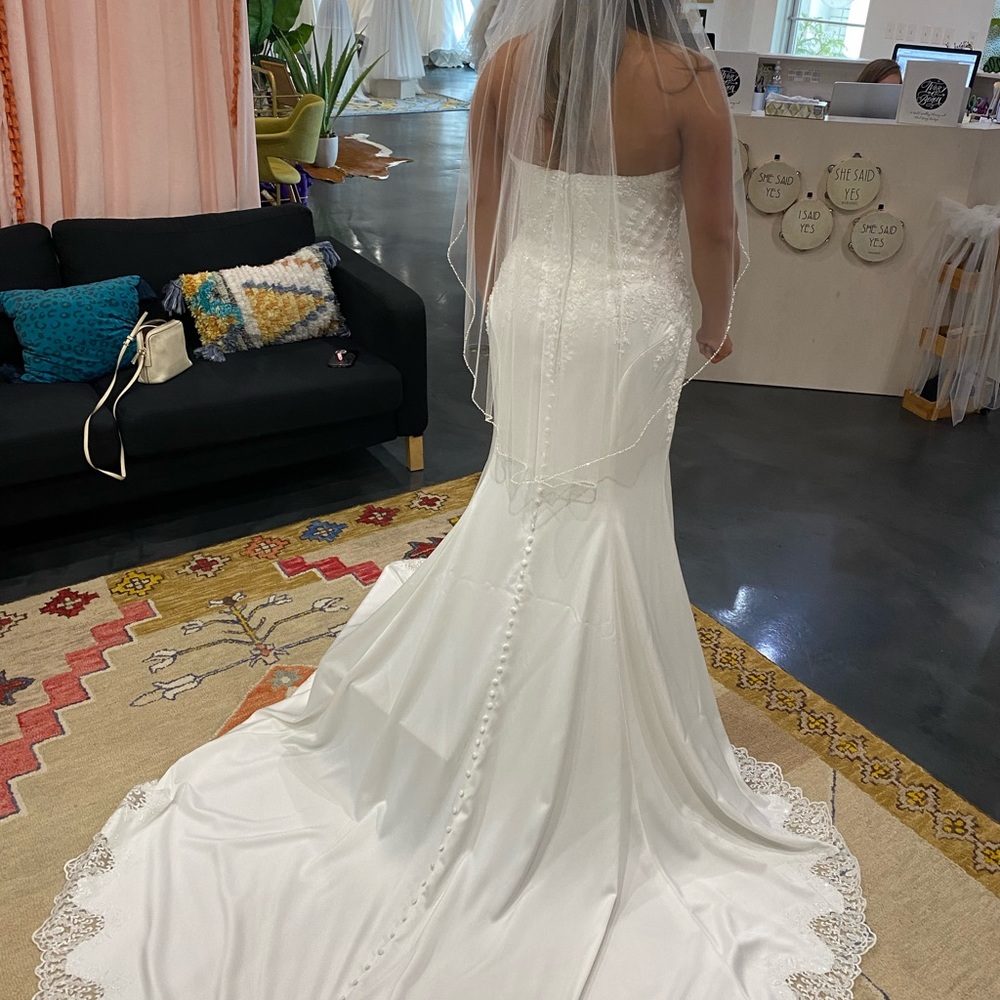 Brand New ** Maggie Sottero full ivory wedding dress! Still has the tags on!